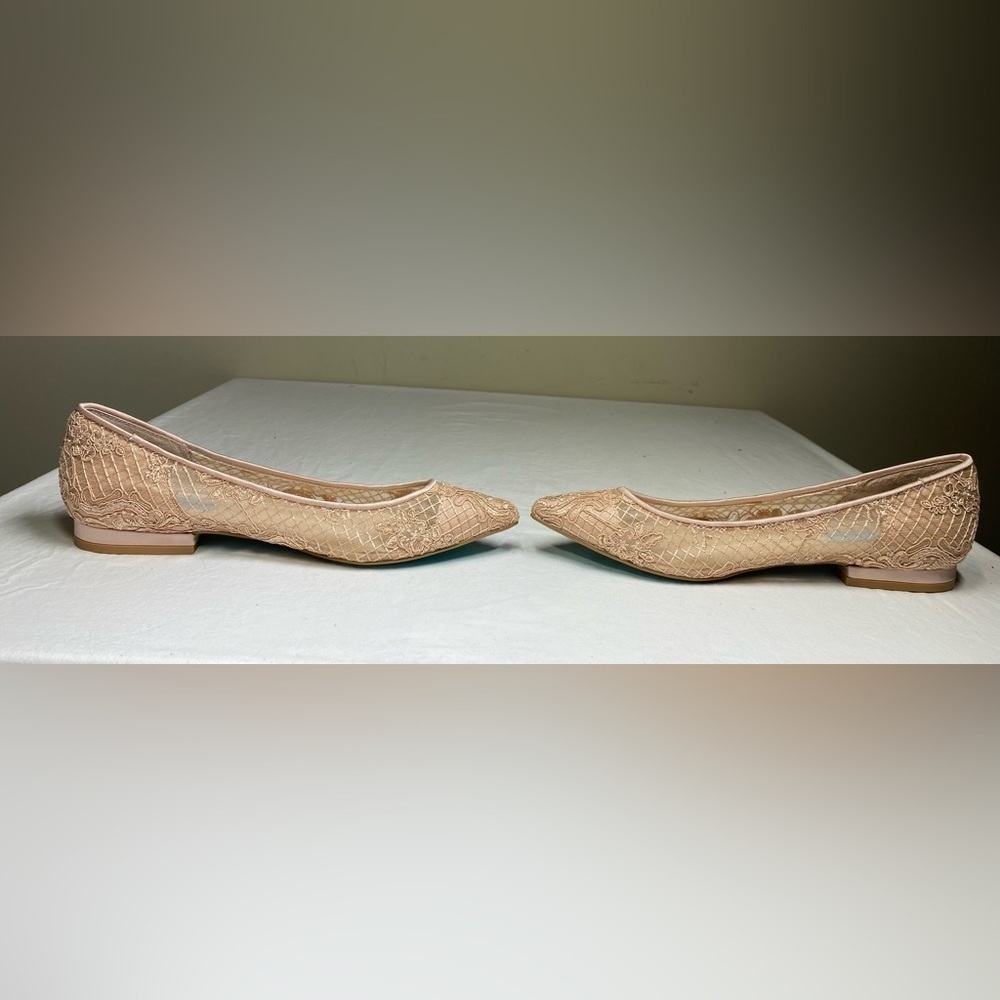 Betsey Johnson Nude Lace Pointy Toed Flats 8 NWT